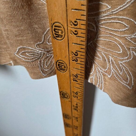 EUC CHICO'S TAN EMBROIDERED CUFFED LINEN TAN TOP SIZE 1 / WOMENS M - Picture 16 of 16